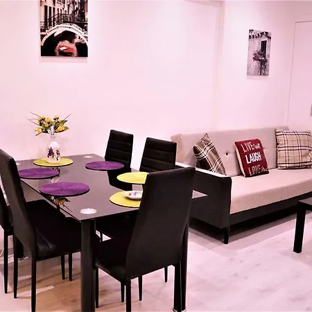 Family Comfort 2 Bdrm Apts Near The Sea Apartman