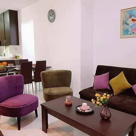Apartman Family Comfort 2 Bdrm Apts Near The Sea *